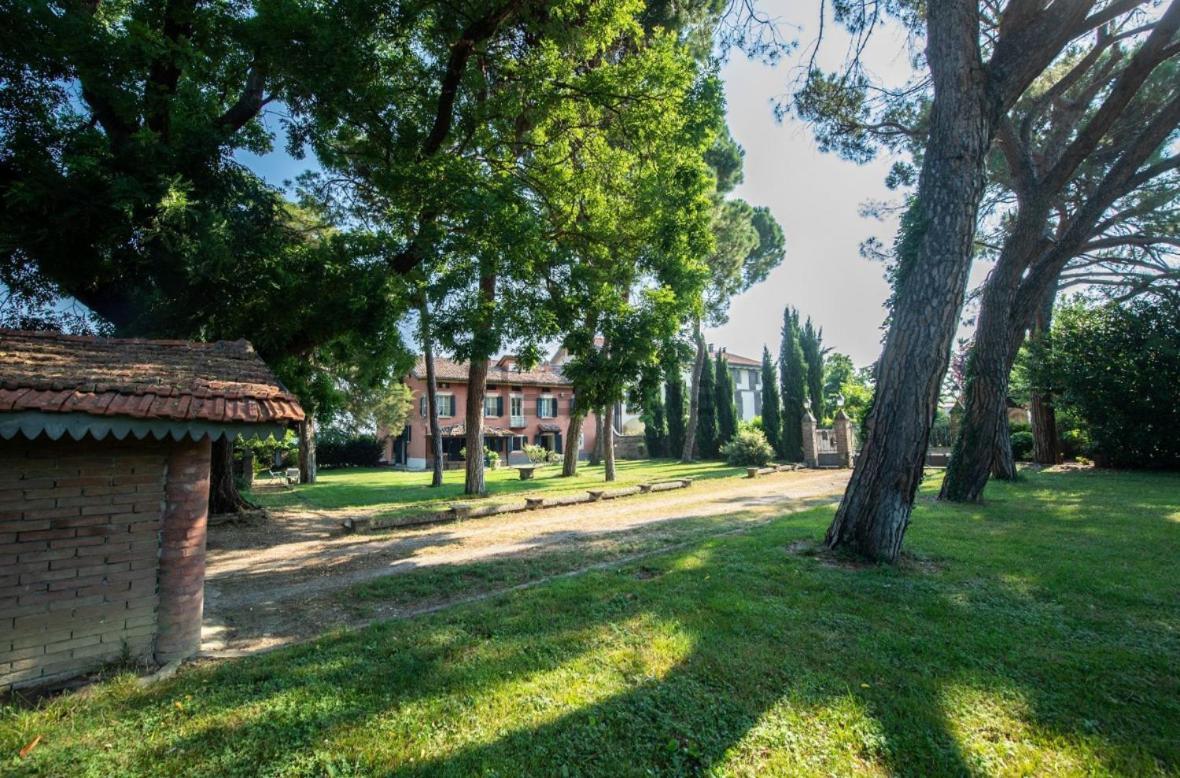 Villa Ottocentesca Immersa Nel Verde Montecavolo Luaran gambar
