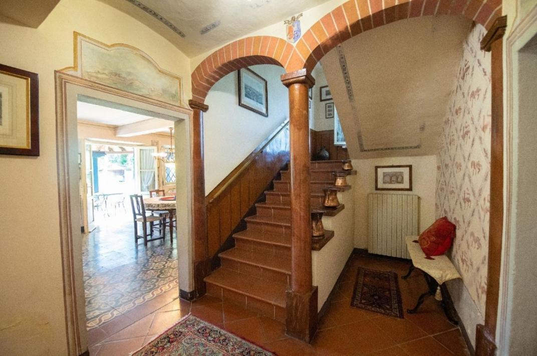 Villa Ottocentesca Immersa Nel Verde Montecavolo Luaran gambar
